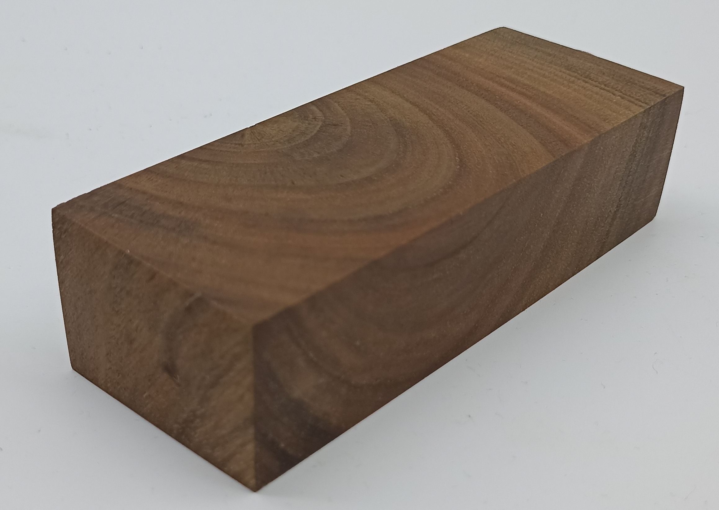 Stabilizované dřevo - ořech  124 x 46 x 31 mm