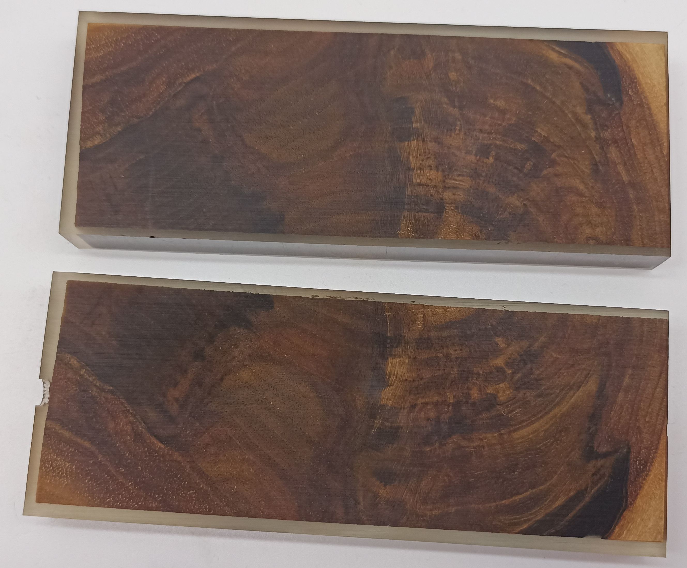 Stabilizované dřevo - ořech  129 x 46 x 13 mm Příložky